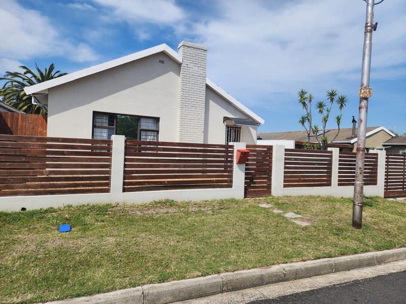 4 Bedroom Property for Sale in Southfield Western Cape